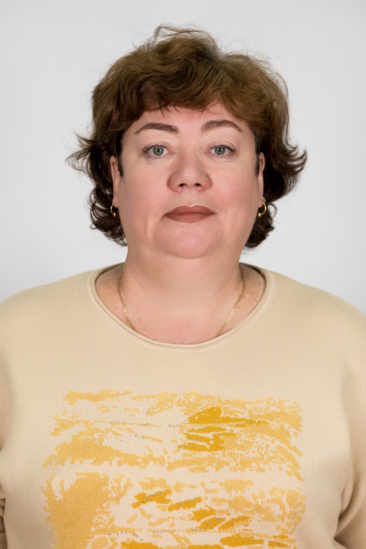 <strong>Коновалова Ольга</strong><br />
Экономист 1 категории<br />Казначейство