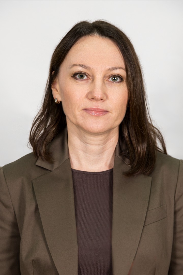 <strong>Созина Елена</strong><br />Ведущий юрисконсульт<br />Юридический отдел